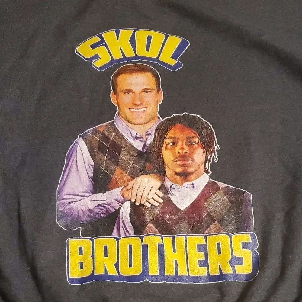 Skol Brothers Cousins And Jefferson Long Sleeve Graphic Crewneck‎